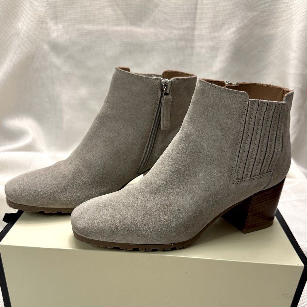 Aquatalia grey suede square toe wooden look heeled ankle boots size 6.5 waffle